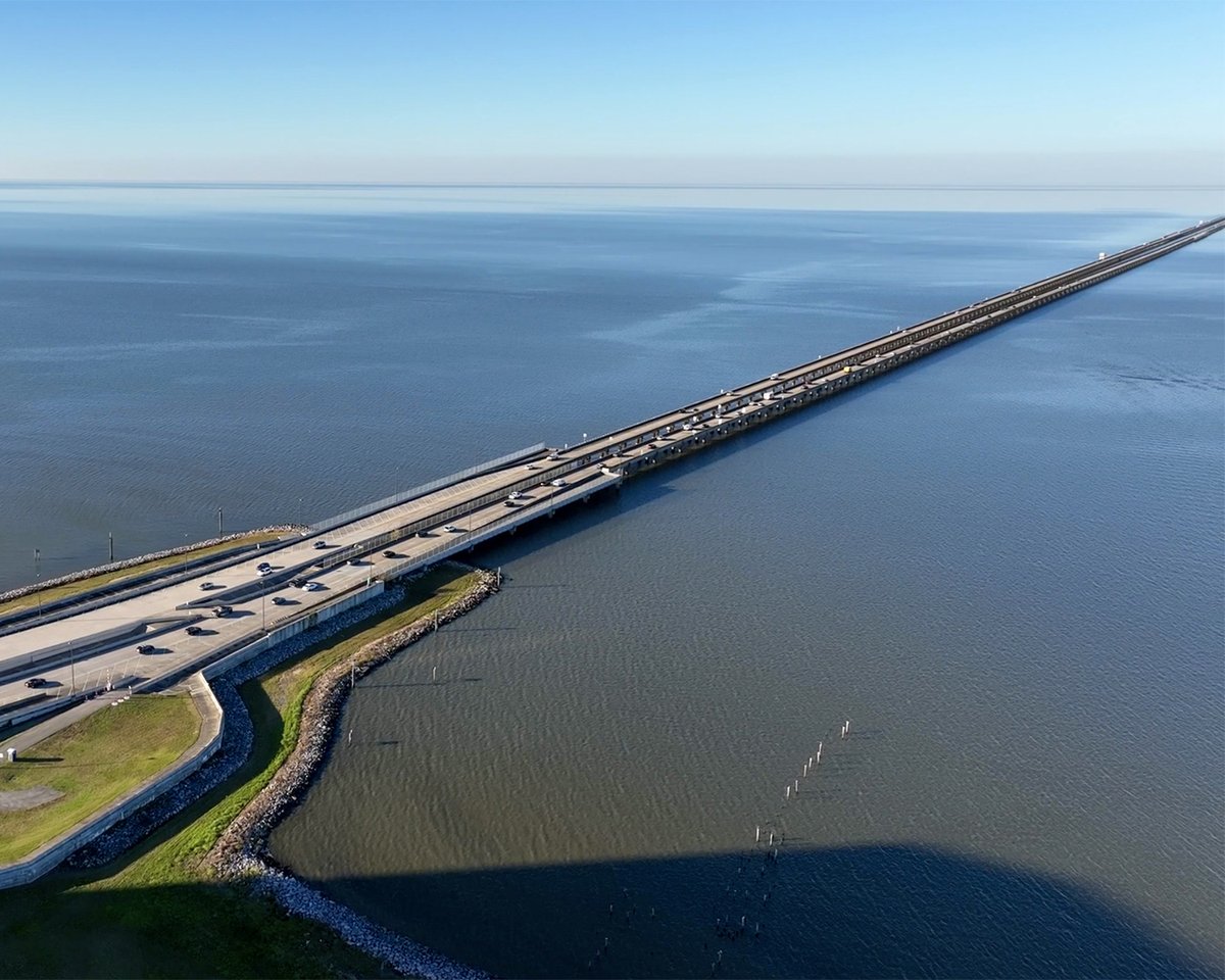 Barrett_Jackson's tweet photo. SUMMER DRIVES: Holding the Guinness World Record for the longest continuous bridge over water is the Lake #Pontchartrain Causeway. This 23.83-mile bridge in Southeastern #Louisiana offers breathtaking views.
Find more information about this scenic route: https://t.co/mpZc5yKbGT https://t.co/7sTnrGHd3K