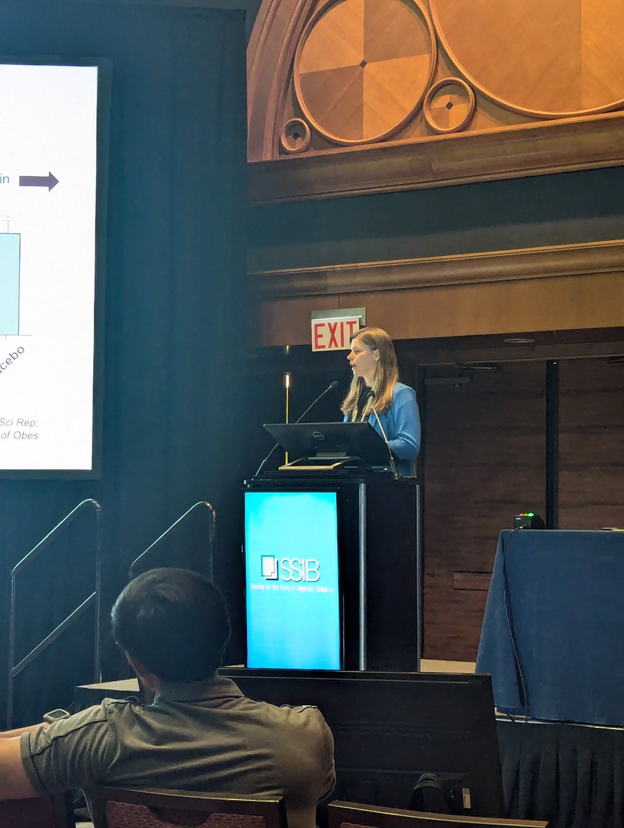 Stephanie Kullmann showing interesting data interaction between insulin and menstrual cycle in the brain! 🧠 #SSIB2024