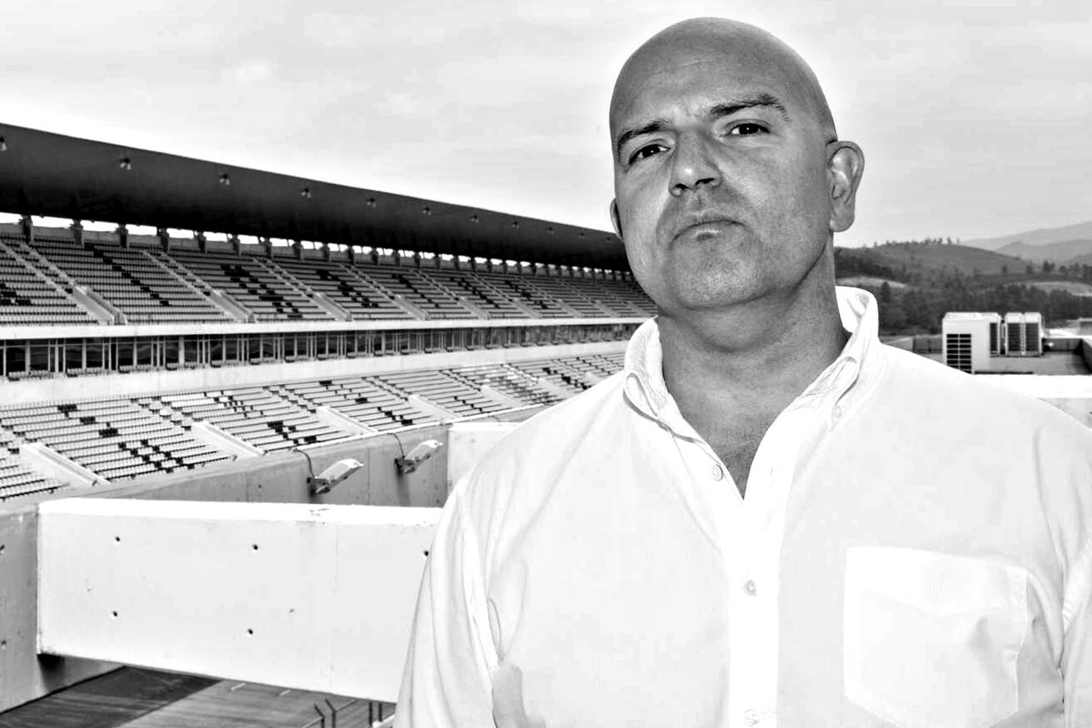 B24PT's tweet photo. Faleceu Paulo Pinheiro, fundador e CEO do Autódromo Internacional do Algarve, aos 52 anos.

Um dos responsáveis pelo regresso da Fórmula 1 e do MotoGP a Portugal. Que descanse em paz 🙏 https://t.co/r7WP9aHRlr