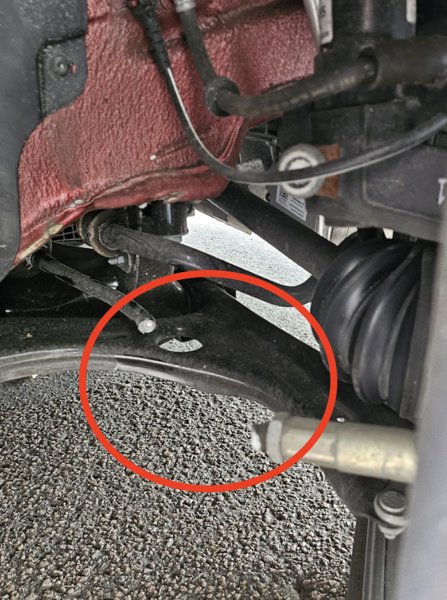 Aujourd'hui j'aurais dû rester coucher; <a href="/instagram/">Instagram</a> m'a ban sans raison et <a href="/vw_france/">Volkswagen France</a> a essayé de me tuer avec mon E-Up toute neuve. A priori dans cette dimension du #multiverse je survis :).