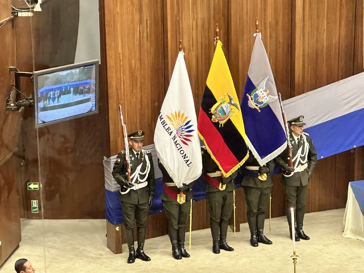 javier1la's tweet photo. Agradecido con el Claustro Internacional por la Hermandad y los Derechos Universales por este reconocimiento en la Asamblea Nacional https://t.co/O53KBmNaMU