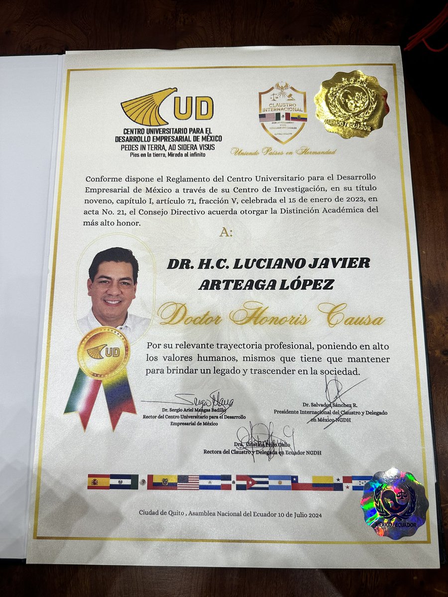 javier1la's tweet photo. Agradecido con el Claustro Internacional por la Hermandad y los Derechos Universales por este reconocimiento en la Asamblea Nacional https://t.co/O53KBmNaMU