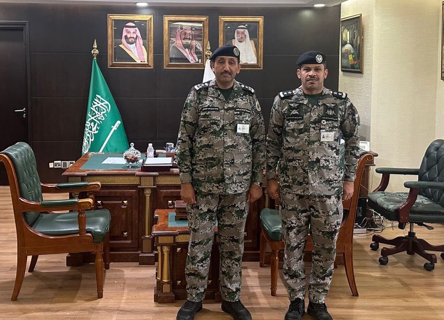 alshbkhalealam1's tweet photo. نبارك للعقيد
خالد عبدالإله الفطيمي المعبدي 
صدور الأمر السامي الكريم بترقيته إلى رتبته الجديدة ..
راجين له التوفيق لخدمة دينه ومليكه ووطنه 🇸🇦

ياللي فـ درب المعـالي تسيـر ..
وفي قمـة المجـ�� لك حسبـه ..
مـع خالـص الفخـر و التقدير ..
 مـبـروك  تـزهـابـك  الـرتبــه ..
#عثمان_المعبدي https://t.co/oZyoWzaEf7