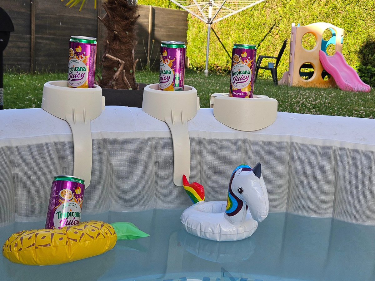 mathildeboyer17's tweet photo. Ayant eu la chance d'être sélectionnée afin d'être ambassadrice de Tropicana, cela m'a permis de pouvoir goûter les nouvelles cannettes Tropicana Juicy !!
Plus de fruit, plus de goût 
#tropicaljuicy
#etesvousjuicy 
#momentjuicy https://t.co/MTvCFltLdc