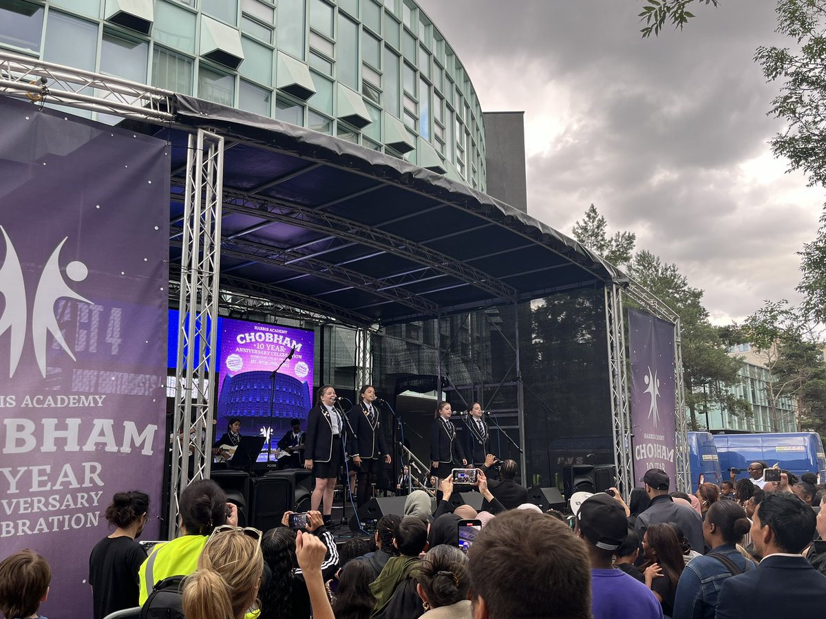 What a fantastic music event <a href="/HarrisFed/">Harris Federation</a> <a href="/chobhamacademy/">Harris Academy Chobham</a> this evening to celebrate their 10th Anniversary! Performance bringing the whole academy and <a href="/NewhamLondon/">Newham London 💙</a> community together 🥳!