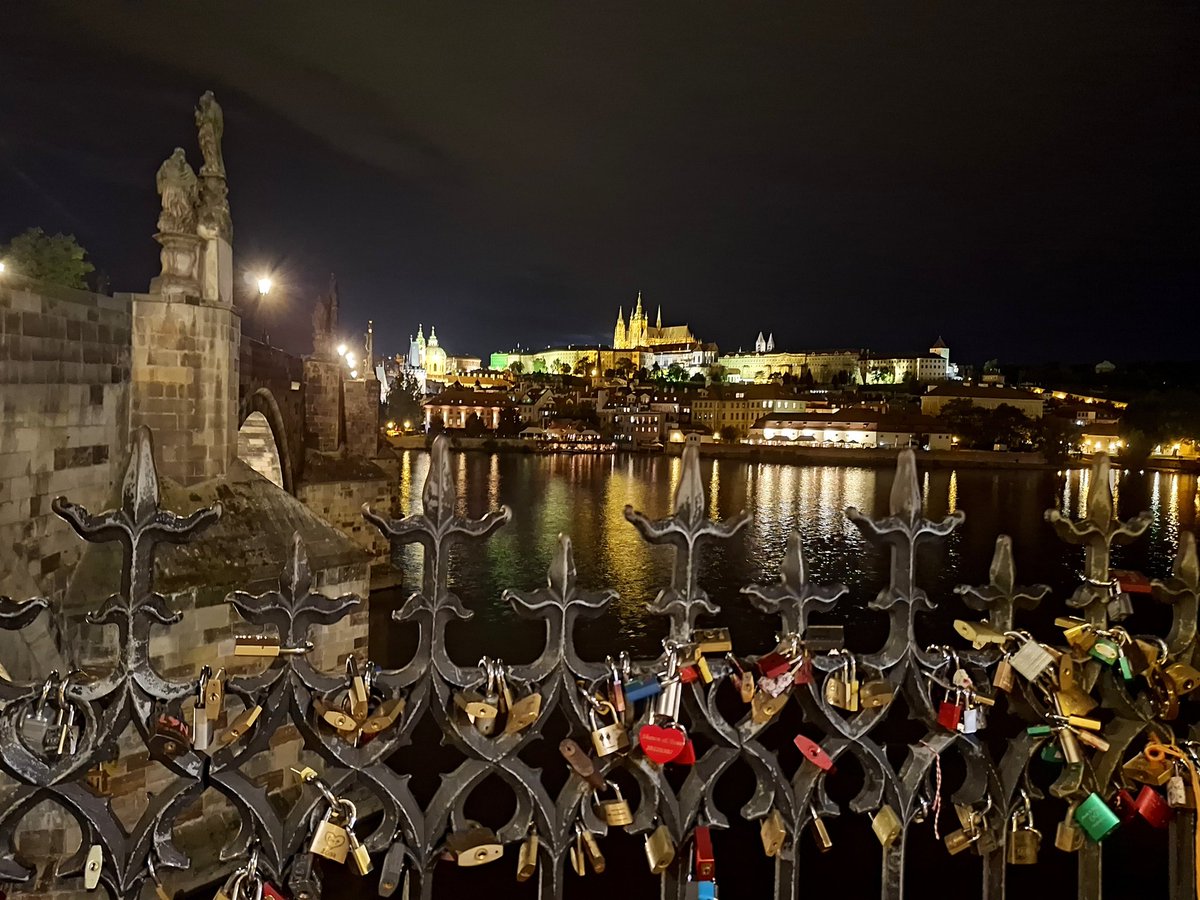 Michali19981189's tweet photo. Praga 🥰  #Praga #wakacje #mostkarola https://t.co/d86c3yhvTA