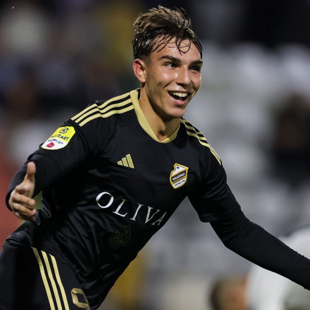 🔜⚽️ | 𝐓𝐇𝐄 𝟒 𝐒𝐓𝐑𝐈𝐊𝐄𝐑𝐒 𝐖𝐇𝐎 𝐖𝐈𝐋𝐋 𝐃𝐎𝐌𝐈𝐍𝐀𝐓𝐄 𝐓𝐇𝐄 𝐍𝐄𝐗𝐓 𝐆𝐄𝐍 🌍 

🇮🇹 Francesco Camarda (16y)
🛡️ AC Milan 🇮🇹

🇩🇰 Chido Obi (16y)
🛡️ Arsenal FC 🏴󠁧󠁢󠁥󠁮󠁧󠁿

🇷🇸 Mihajlo Cvetkovic (17y)
🛡️ FK Cukaricki 🇷🇸

🇫🇷 George Ilenikhena (17y)
🛡️ Royal Antwerp 🇧🇪