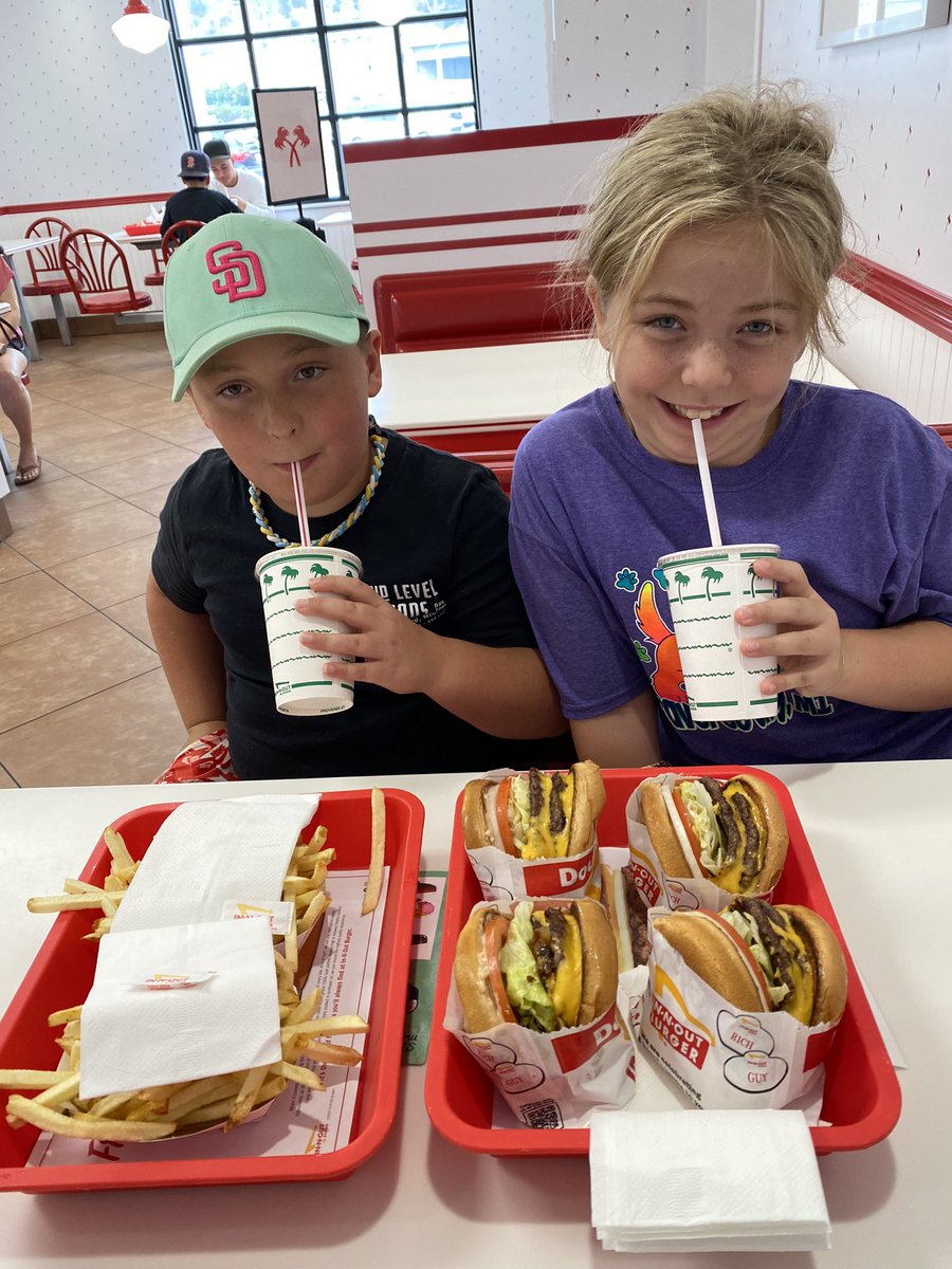 lo_sdad's tweet photo. First order of business as soon as we land in CA - Gotta get that @innoutburger_ 

#doubledouble
#withcheese https://t.co/ZpxRFA1zSo