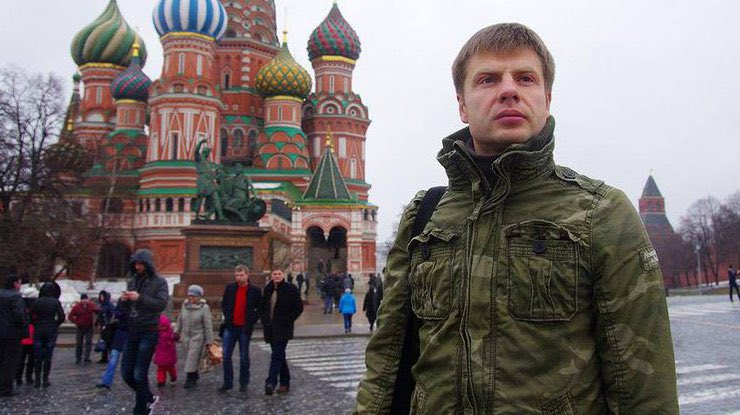 Типичный украинец это Гончаренко Алексей

Он был в команде Януковича, Порошенко, сейчас бьется в падучей от ненависти к русским, стуча кулачком.
А после победы России вступит в «Единую Россию».

Лишь бы вареник залетал в рот - главный принцип в жизни украинца.