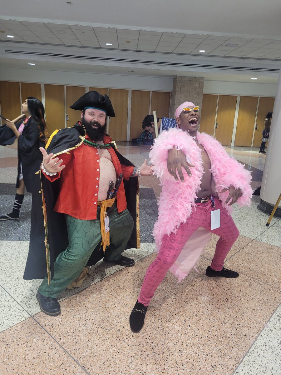 RosstheCross's tweet photo. I got to do my favorite cosplay at Metrocon! Blackbeard from One Piece! If you happen to have a picture of me please post it! 

#metrocon #blackbeard #ONEPIECE https://t.co/Lb2X2NpJ8C