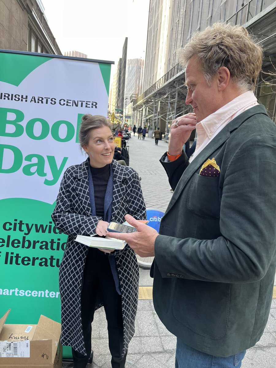 IrishArtsCenter's tweet photo. Every St. Patrick's season, IAC encourages NYers to #GetLit and celebrate the cultural legacy of Ireland around the world by handing out free books in all five boroughs. Last March, thousands of literature lovers celebrated #IACBookDay &amp; NYC writers—here's what it looked like. https://t.co/adGyX5cdRY