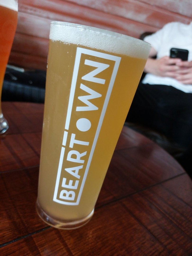beer_guy_'s tweet photo. Inception session IPA by @BeartownBrewery at @SmokeWorksBBQ
First beer I've had from this brewery! nice citrusy and hoppy pint, and named after one of my fave films 🔥 
#beartown #craftbeer #sessionbeer https://t.co/GbyddDLm9L