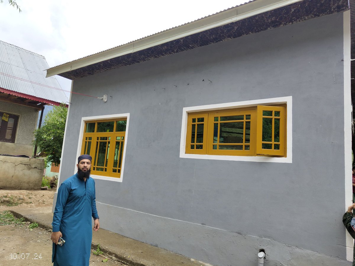 naveed_jkas's tweet photo. PMAY G house of a widow at block Hyhama Kupwara. Greh pravesh in a beautiful house provided by RDD 
@MoRD_GoI @OfficeOfLGJandK 
@listenshahid @diprjk @SudanAyushi @KashmirRdd @ ACD Kupwara @BDO Hyhama Kupwara https://t.co/xMo7QpF6yQ