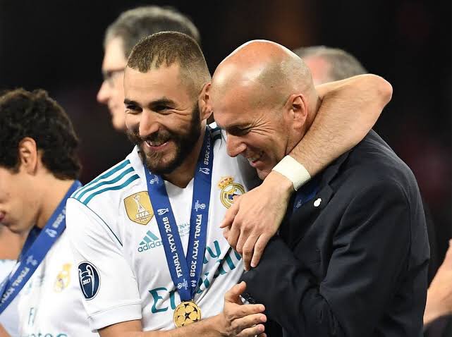 FaresAlfazi's tweet photo. مع رغبة تواجد مدرب يتناسب مع كريم بنزيما، يبقى السؤال: لماذا لم يُطرح اسم زين الدين زيدان كخيار للتدريب؟ زيدان ليس فقط خيارًا يتماشى مع بنزيما، بل يمكنه أن يكون إضافة قوية للمشروع الرياضي السعودي. 

اضغطوا وفاوضوا لجلب زيدان لتدريب #الاتحاد
لمصلحة الجميع! 🌟🇸🇦 https://t.co/ghN66icepd