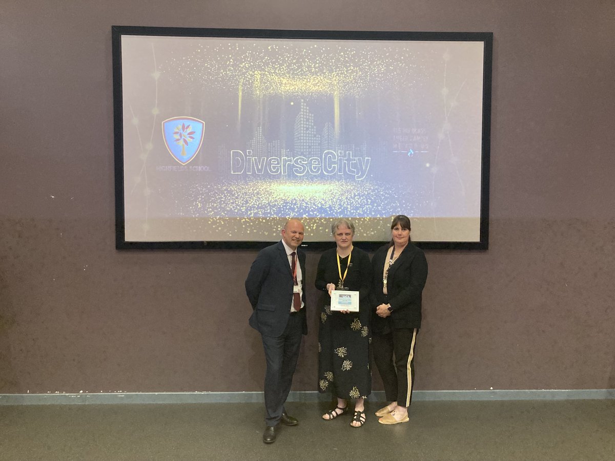 UCL_Holocaust's tweet photo. Pleasure for @hmccord78 to celebrate @hswv_'s achievement of #BeaconSchool Quality Mark status, champion @MissJTappenden &amp; colleagues work, &amp; w/ @45AidSociety's Angela Cohen &amp; Nic Wetherall, meet students involved in #HtFMeUs &amp; to hear about their inspiration #DiverseCity legacy. https://t.co/sGoDRx78r8
