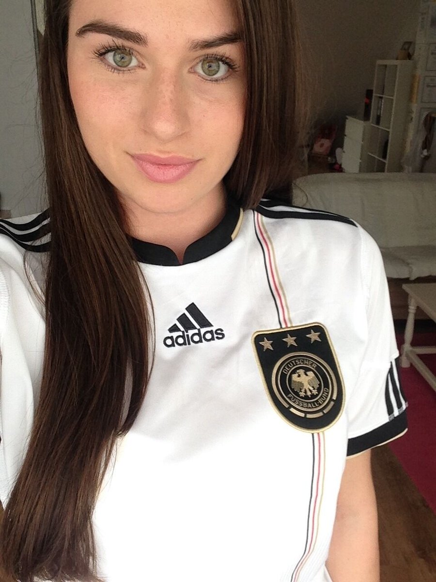 GermanLadies's tweet photo. Katharina, danke für den Support!  
Schickt uns eure besten Bilder Ladies!
(anonymisiert oder mit Namen, wie ihr wollt!)

#euro2024 #em2024 

#germangirl #deutsche #girls #prettygirls #ladies #girl #mädel #mädels #fangirl #fangirls #fussball #dfb #dfbteam #diemannschaft #trikot # https://t.co/ln86hCPIan
