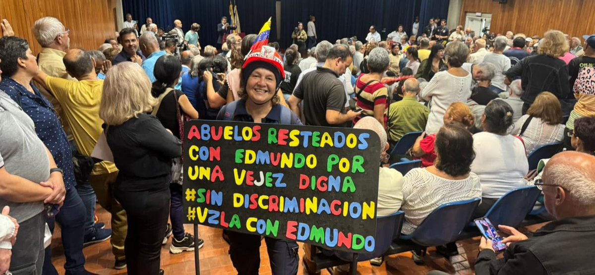 #9Jul | Leída Brito la <a href="/AbuelaCascoRojo/">La Abuela del Casco Rojo</a> presente en la UCV como Representación Nacional de las Luchas de los Jubilados y Pensionados que serán Apoyados y Respetados por el nuevo gobierno de Venezuela.

#EdmundoPresidente
<a href="/MariaCorinaYA/">María Corina Machado</a>
<a href="/EdmundoGU/">Edmundo González</a>
<a href="/EnCiudadanoVzla/">Encuentro Ciudadano</a>
<a href="/delsasolorzano/">Delsa Solorzano</a>