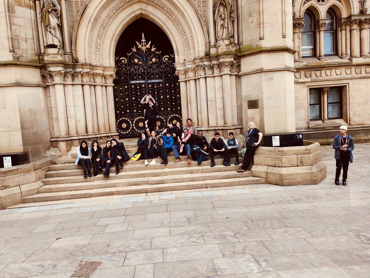 What a fantastic enrichment day! Today year 9 have visited some key historical and religious buildings in Bradford including  the Gurdwara, Bradford Cathedral, City Hall, Bradford Wool Exchange and the Doha Mosque. Well done year 9! 👏
