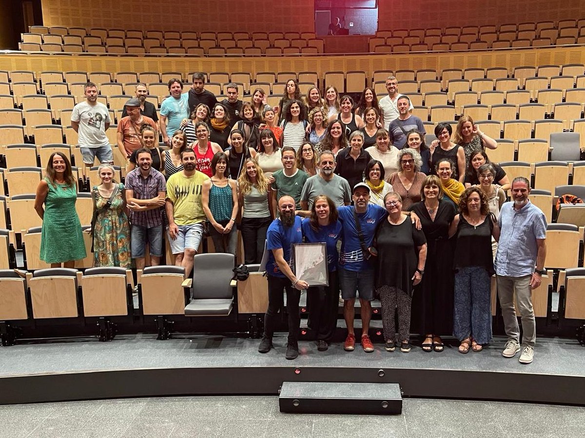 Associació AEMCAT (@aemcat_cat) on Twitter photo Acte de lliurament dels 6ns Premis AEMCAT. Enguany, el jurat ha decidit atorgar el premi a la trajectòria professional a Maria Antònia Pujol i Subirà. En l'apartat de projectes educatius, el premi ha estat per a l'escola <a href="/Malagrida21/">Escola Malagrida</a> d'Olot i el seu projecte "Som música". Acte de lliurament dels 6ns Premis AEMCAT. Enguany, el jurat ha decidit atorgar el premi a la trajectòria professional a Maria Antònia Pujol i Subirà. En l'apartat de projectes educatius, el premi ha estat per a l'escola <a href="/Malagrida21/">Escola Malagrida</a> d'Olot i el seu projecte "Som música".