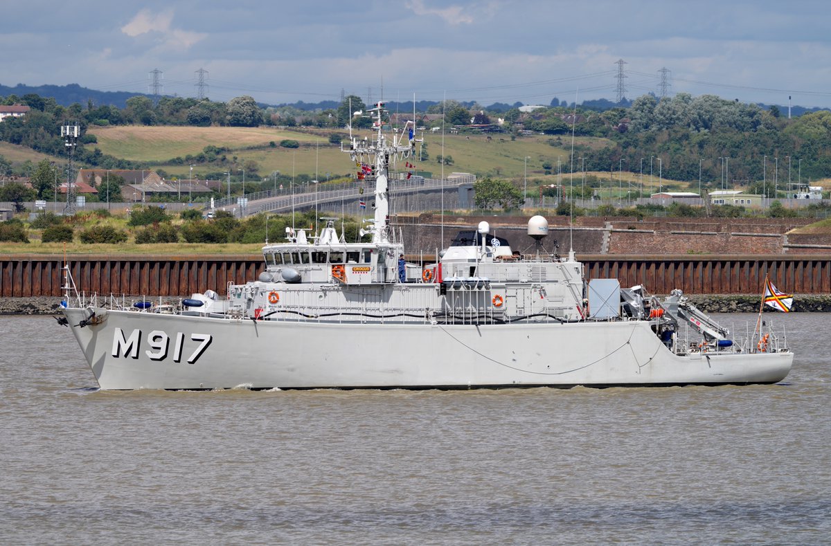 FraserG32883664's tweet photo. A flotilla of BNS Narcis (?) BNS Crocus and Almak a French training vessel, patrolling the Thames today. @UKinBelgium @TheBelgianNavy @IBallantyn @WarshipsIFR #BNSCrocus #BNSNarcis #TripartiteClass #Minesweepers #Minesweeper #Warships #Navocean #Gravesend #Thames #RiverThames https://t.co/lzohnnQdmr