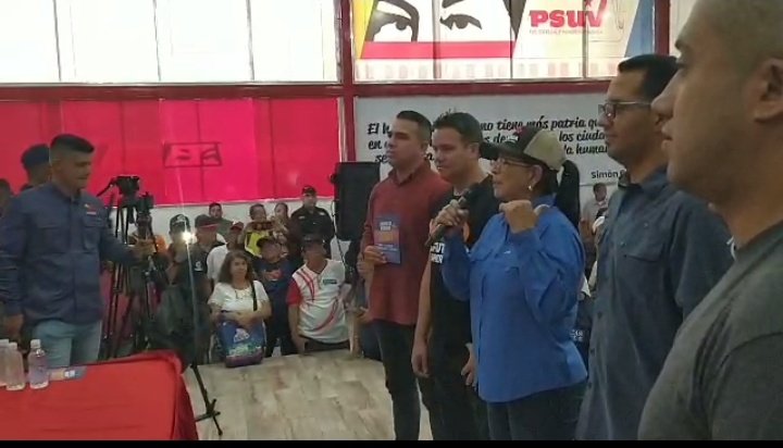 MRTAragua's tweet photo. Nuestros Responsables de Propaganda y Comunicación junto a miembros de la DR del @MRTAragua participaron en el Encuentro de Comunicadores Alternativos del Estado #Aragua rumbo a la gran victoria de nuestro Presidente @nicolasmaduro
Vota Tupamaro 🔴⚫👊
#TupamaroConNico https://t.co/IjgKd7SAsM