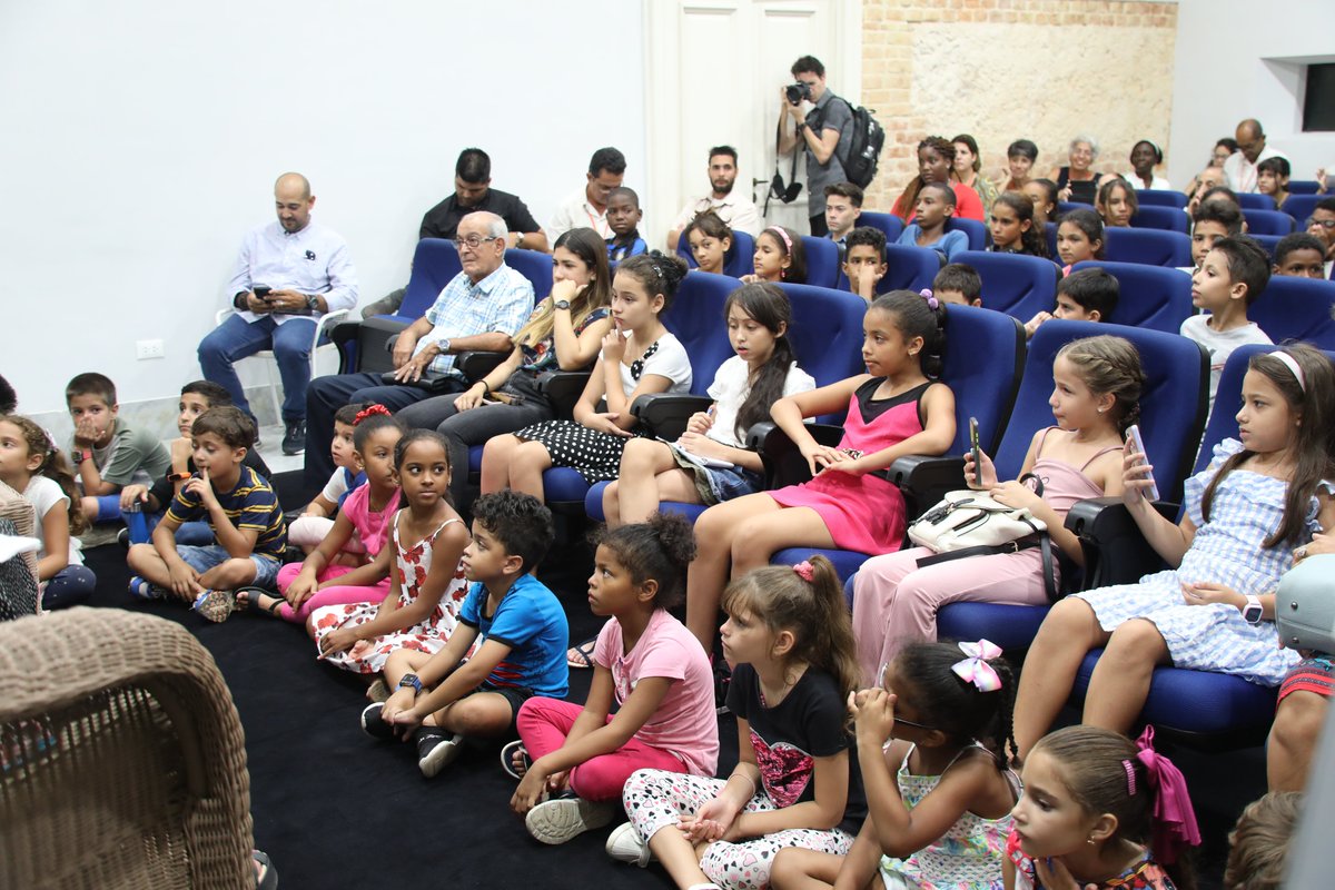 centrofidel's tweet photo. El Comandante de la Revolución, Ramiro Valdés, compartió este mañana con niños y jóvenes en el #CentroFidelCastroRuz. Sus experiencias son muestras de fidelidad y del inmenso honor de permanecer al servicio de la Patria. https://t.co/KKO911FCbO