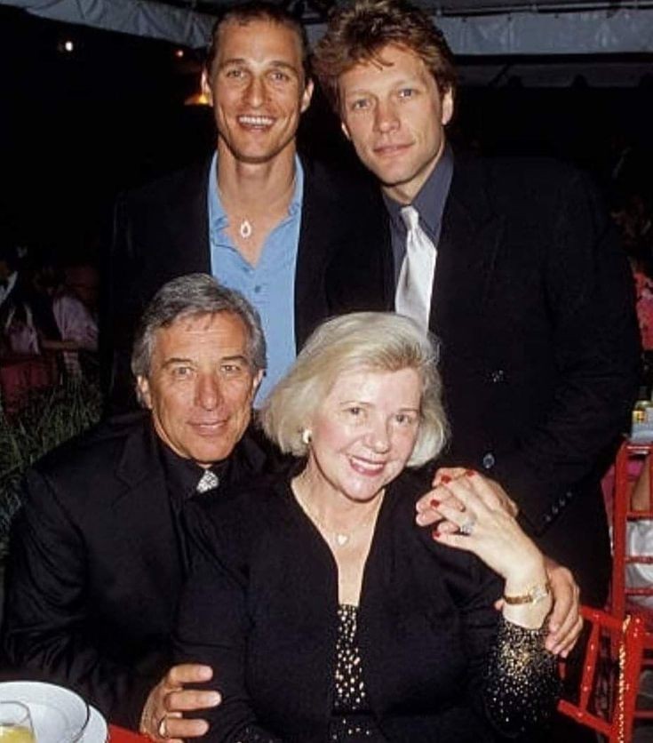 rockforlife1987's tweet photo. @jonbonjovi So sorry for your loss! God Blessed to Carol🙏🏻❤️🌹🕊️🪽🕯️ #RIPCarol https://t.co/O3BsnrzjaV