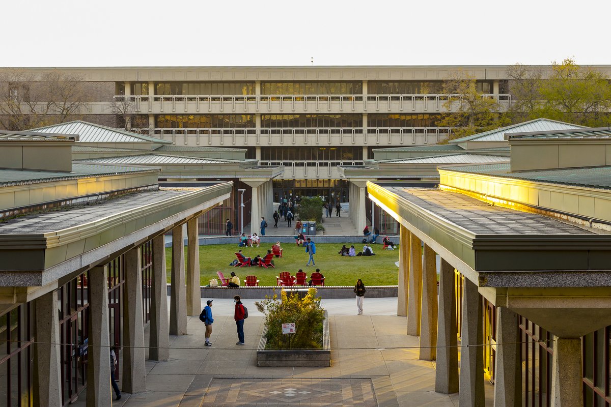 UIC continues to rise as one of <a href="/Money/">Money</a>'s Best Colleges 2024 based on graduation rates, cost of attendance, financial aid, alumni salaries and more. Read more here money.com/best-colleges/
#MoneyBestCollegesInAmerica #College #Chicago #UIC