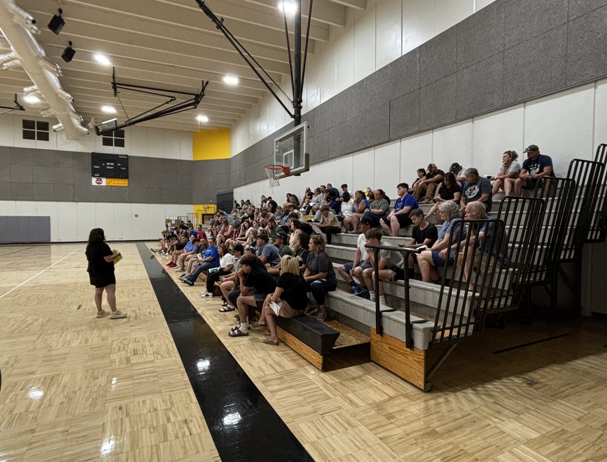 Coach_Counts's tweet photo. It was nice to finally be able to meet a lot of our Newton Railer parents last night before we get our camp kicked off next week! #railernation #therailerway #oneteamonetrack https://t.co/aEcrEr60Gt