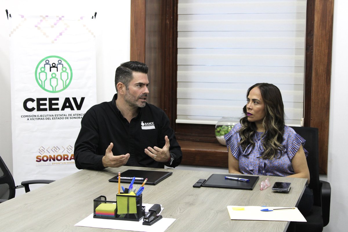 BamxHermosillo's tweet photo. Para que los paquetes nutritivos lleguen a más personas, #BAMXHermosillo firmó convenio de colaboración con el #CEEAV.
Porque la unión SÍ hace la fuerza, juntos podemos contribuir por un #SonoraSinHambre. https://t.co/puOnlZqTGF