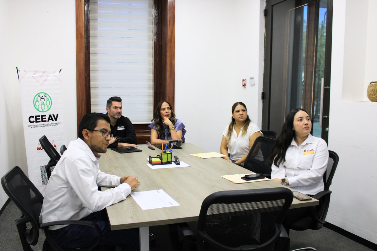 BamxHermosillo's tweet photo. Para que los paquetes nutritivos lleguen a más personas, #BAMXHermosillo firmó convenio de colaboración con el #CEEAV.
Porque la unión SÍ hace la fuerza, juntos podemos contribuir por un #SonoraSinHambre. https://t.co/puOnlZqTGF