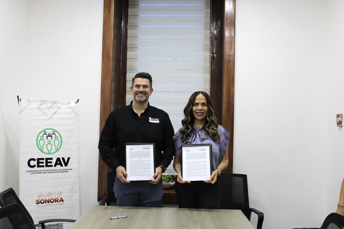 BamxHermosillo's tweet photo. Para que los paquetes nutritivos lleguen a más personas, #BAMXHermosillo firmó convenio de colaboración con el #CEEAV.
Porque la unión SÍ hace la fuerza, juntos podemos contribuir por un #SonoraSinHambre. https://t.co/puOnlZqTGF