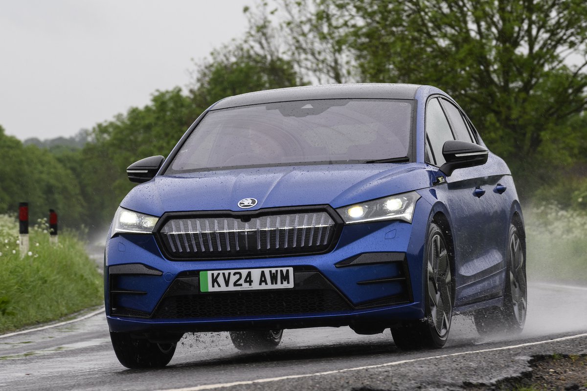 Editor @Keith_Adams___ has racked up 6,000 miles in his <a href="/SKODAUK_Media/">Škoda UK Newsroom</a> Enyaq vRS. It's impressive, quick and agile. But a failure to proceed has taken the shine off things. Luckily all we needed was a jump start(!) and the breakdown service was excellent.

parkers.co.uk/skoda/enyaq/co…