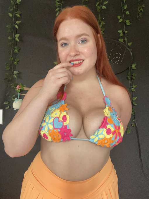 I&rsquo;m in a good mood for some reason hahaha. How are y&rsquo;all doing?? https://t.co/OSWSvMxkte<a href="/tag/smokingfetish"class="tags"><span>#smokingfetish</span></a>