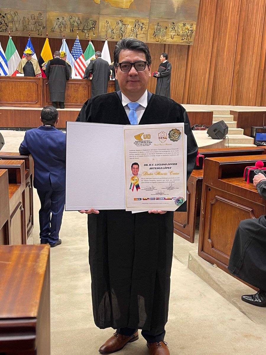 LaCofradiaPerla's tweet photo. Felicitaciones al Dr Javier Arteaga @javier1la por el Doctorado Honoris Causa recibido https://t.co/pH18UD9Z25