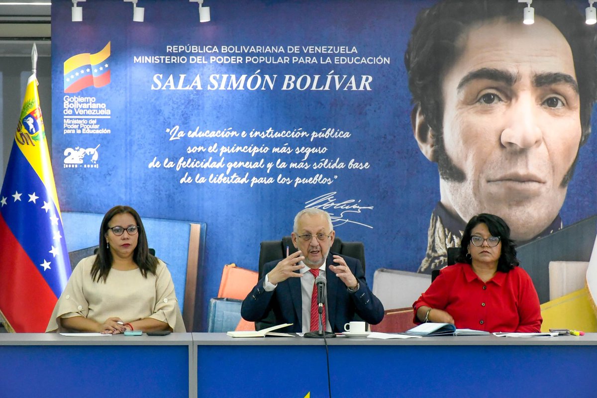 CDCEGuarico's tweet photo. #PoesiaMundialEnVenezuela 
Ratificamos nuestro compromiso para brindar a los connacionales en el extranjero y a los adultos sin título de bachiller la oportunidad de acceder a una educación inclusiva y de calidad.
@NicolasMaduro 
@_LaAvanzadora 
@MPPEDUCACION 
@CDCEGuarico https://t.co/lvMNf7KD3H