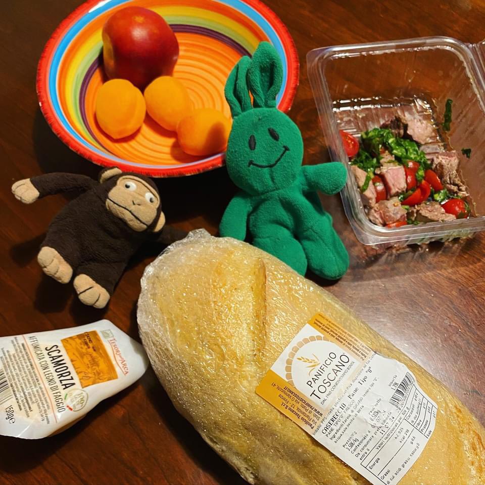 greenietravels's tweet photo. A little cheesy toast action!
.
.
.
#casagreenieflorence #semihomemade #cheesetoastie #scamorza #panecasereccio #albicocche #ladycots #apricots #nectarines #pescanocigialle #bisteccafiorentina #leftoversreinvented https://t.co/w9HuCfJzGu