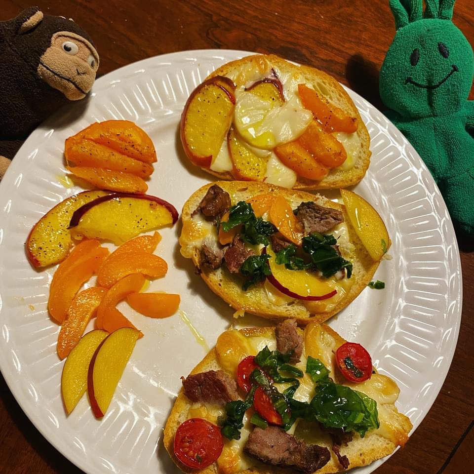 greenietravels's tweet photo. A little cheesy toast action!
.
.
.
#casagreenieflorence #semihomemade #cheesetoastie #scamorza #panecasereccio #albicocche #ladycots #apricots #nectarines #pescanocigialle #bisteccafiorentina #leftoversreinvented https://t.co/w9HuCfJzGu