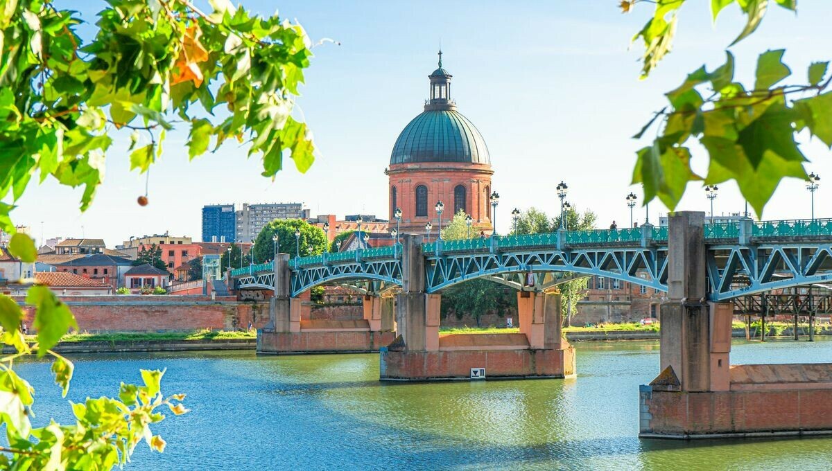 ici_officiel's tweet photo. À Toulouse dans les pas de Nougaro et la tête dans les étoiles

📌 @Johann_Guerin et @albanforlot nous offrent un aller simple pour l'espace et une belle balade dans les pas de Claude Nougaro sur #FranceBleu

🎧➡️ https://t.co/fBa7PhqNTo https://t.co/mE0Oyrmxo4
