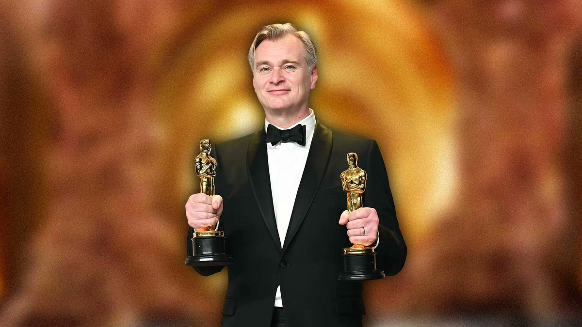 Christopher Nolan doesn't own a smartphone or use email 🤯 Why? He finds them too distracting. Instead, he uses a flip phone, inspired by TV series "The Wire," and writes scripts on a computer without internet. For Nolan, avoiding these technologies isn't about rejecting them;