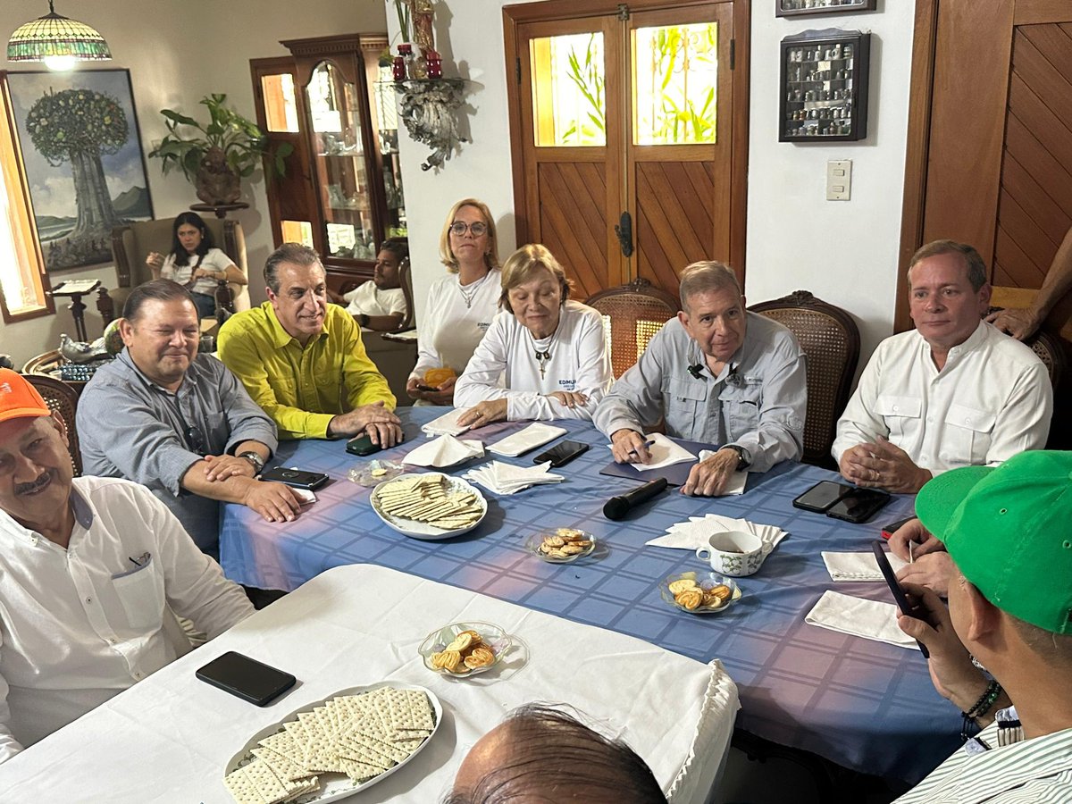 BiagioPilieri's tweet photo. Reunidos con los representantes de las organizaciones políticas que respaldan la candidatura de nuestro próximo presidente Edmundo González en el estado #ANZOATEGUI 🇻🇪

Nos vemos a las 4:00pm en la gran caravana en Puerto La Cruz con @MariaCorinaYA y @EdmundoGU 

¡VAMOS A GANAR ESTE 28 DE JULIO!