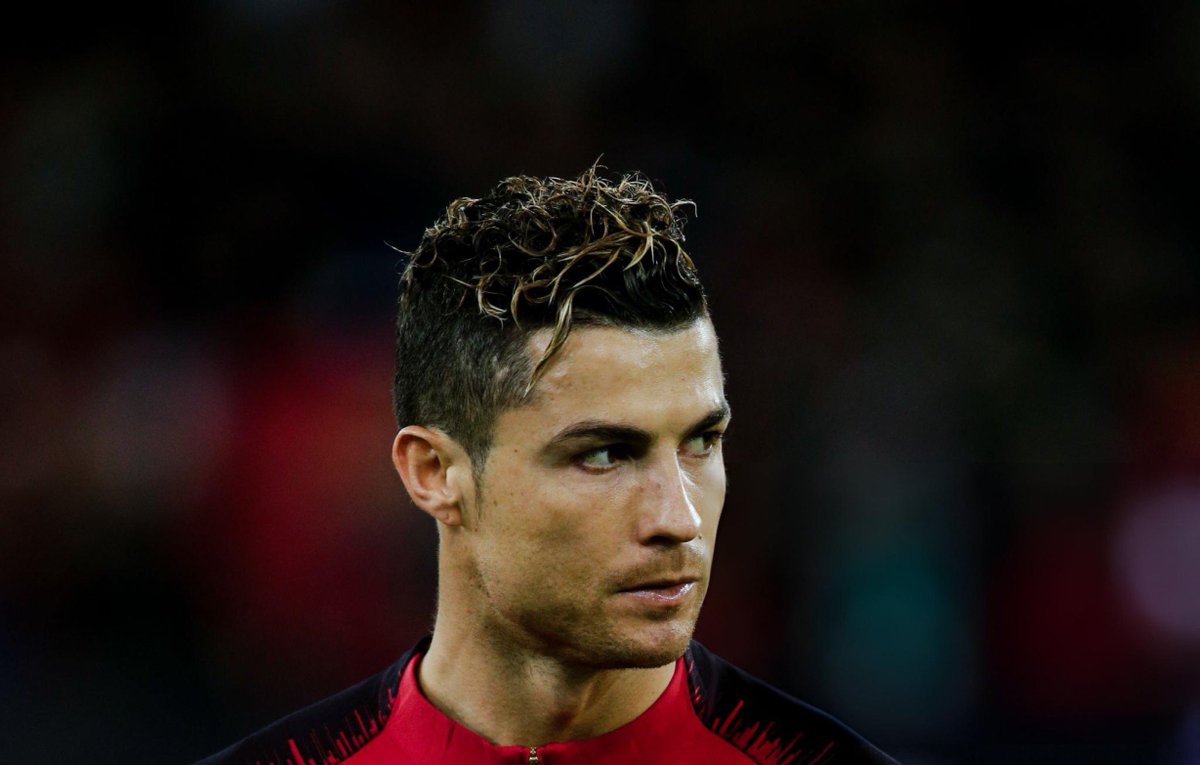 CR7xWorld's tweet photo. 🚨— روي كين : 

"كريستيانو وضع البرتغال على خارطة العالم". https://t.co/cAouWVH2hj