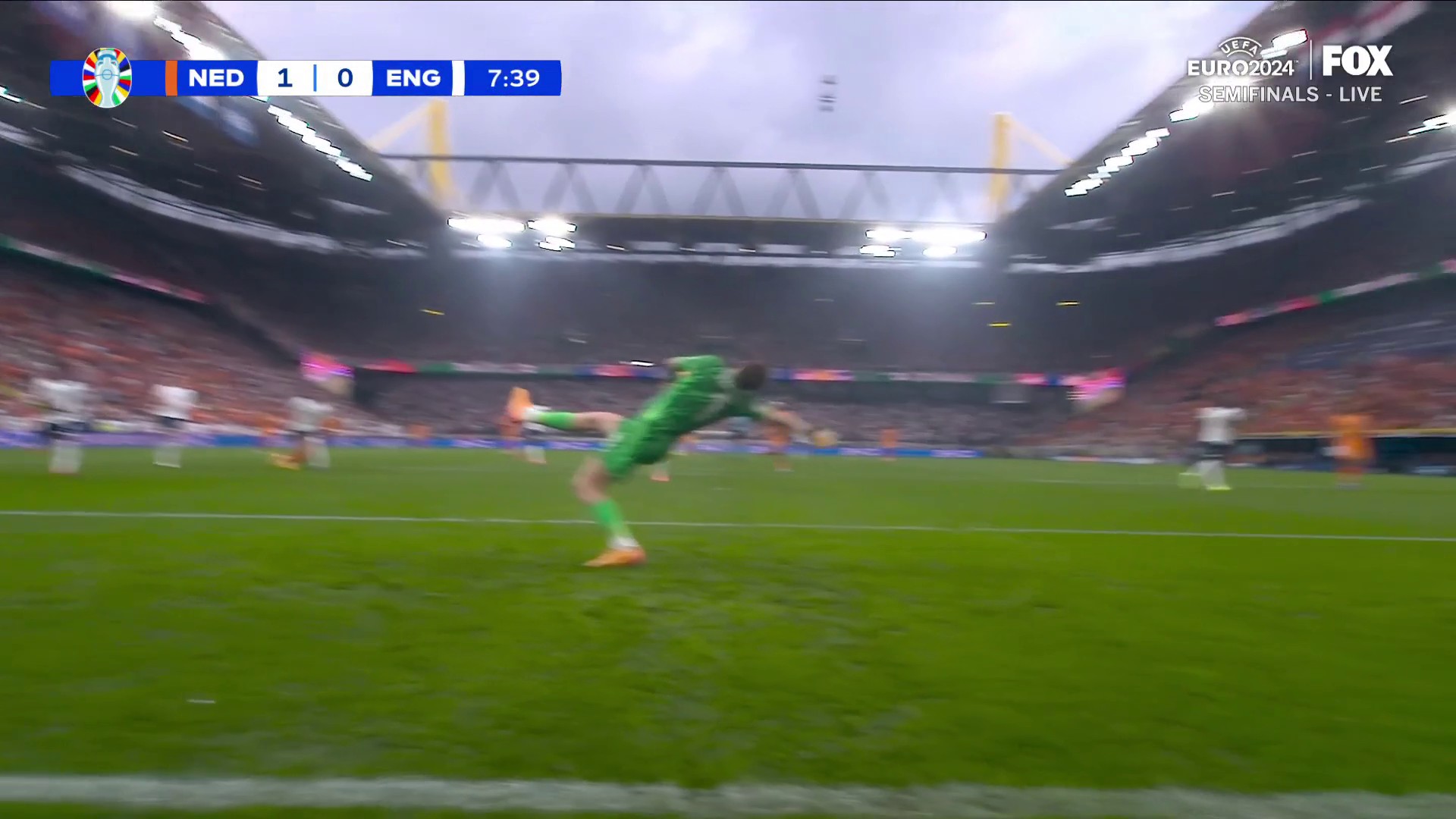 WHAT A STRIKE THIS WAS FROM XAVI SIMONS 🙌🚀Dutch fans are going to be watching this one on repeat 🔁🇳🇱