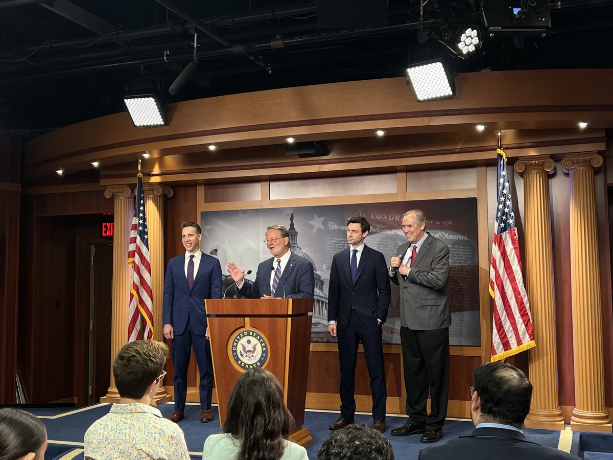 HSGAC's tweet photo. NEWS: @SenGaryPeters, @SenJeffMerkley, @SenHawleyPress, &amp; @SenOssoff announced a bipartisan agreement to advance a bill that bans members from buying, selling, or owning stocks.

The Committee will consider the bill later this month in a historic first for this issue. https://t.co/FyT1RcOZeS