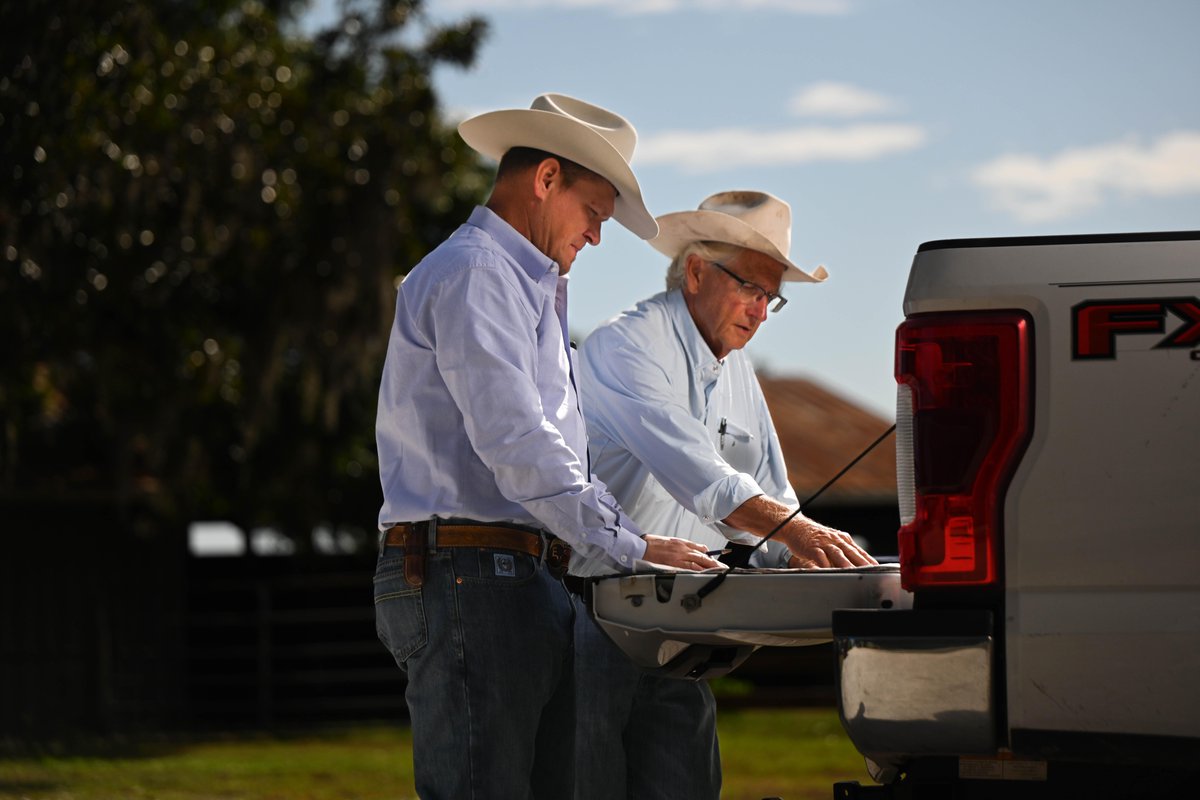 FLConserve's tweet photo. Grazing lands management is a key component for protecting our natural resources, and ranchers play a key role in safeguarding Florida’s ecosystems, wildlife and water.  FCG has assembled a ranch management team to work with ranchers. 

Read more: https://t.co/qMO9ohHVdL https://t.co/Xdb100ehah