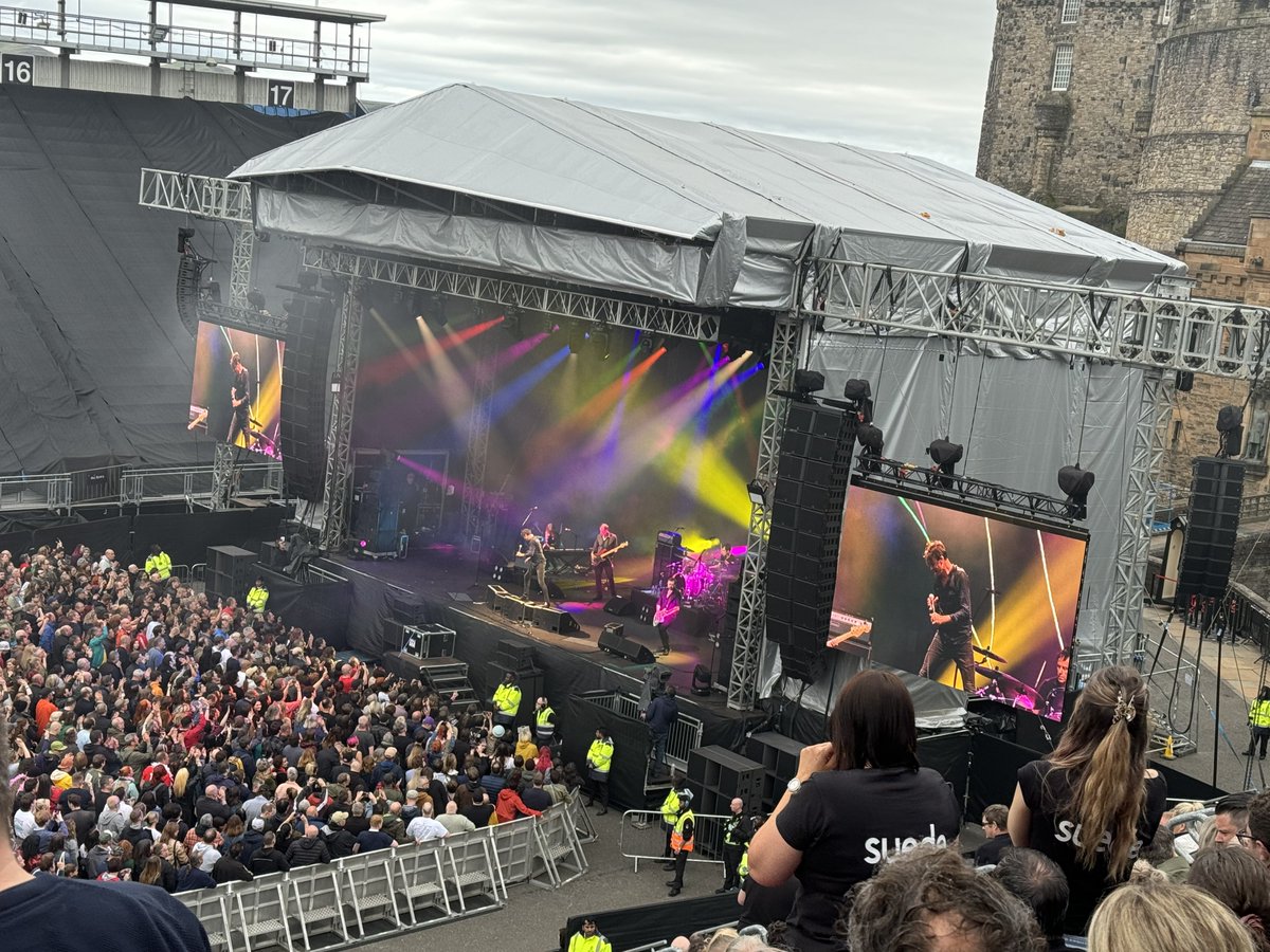 Feck the football… <a href="/suedeHQ/">Suede HQ</a> at the castle!