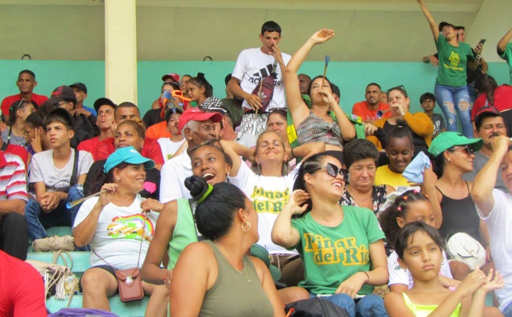 GHNordelo5's tweet photo. Desde muy temprano comenzó a llenarse el estadio "Capitán San Luis" para el duelo #PinardelRío - #Industriales... iY vimos llegar al León! #Cuba #CDRCuba #TodosSomosCederistas https://t.co/bVqFOUUxQb
