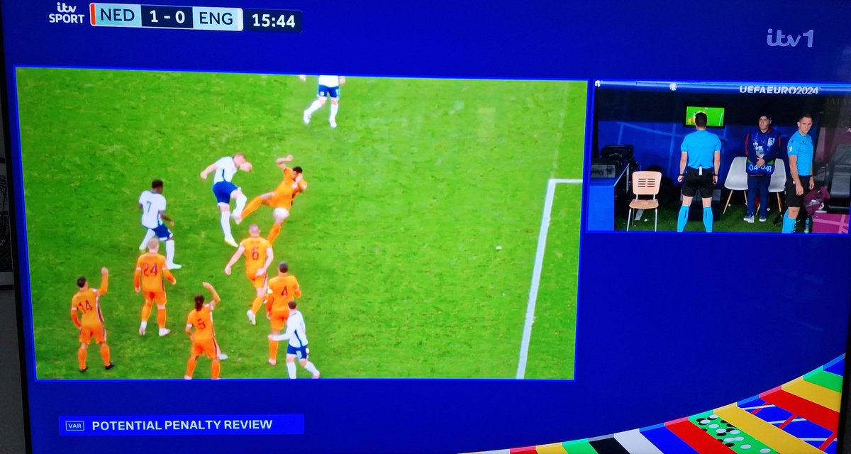 Never a penalty in a billion years. VAR needs to be abolished. Terrible decision.

Still screamed like a maniac!
#NEDENG #Nederland #England <a href="/FansAgainstVAR_/">Fans against VAR</a>