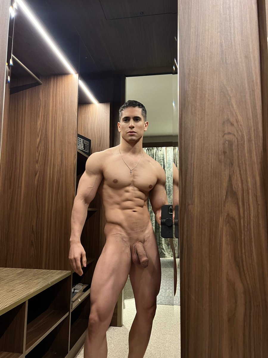 xclusiveb0y's tweet photo. I found no clothes https://t.co/XC9F5kTqlZ