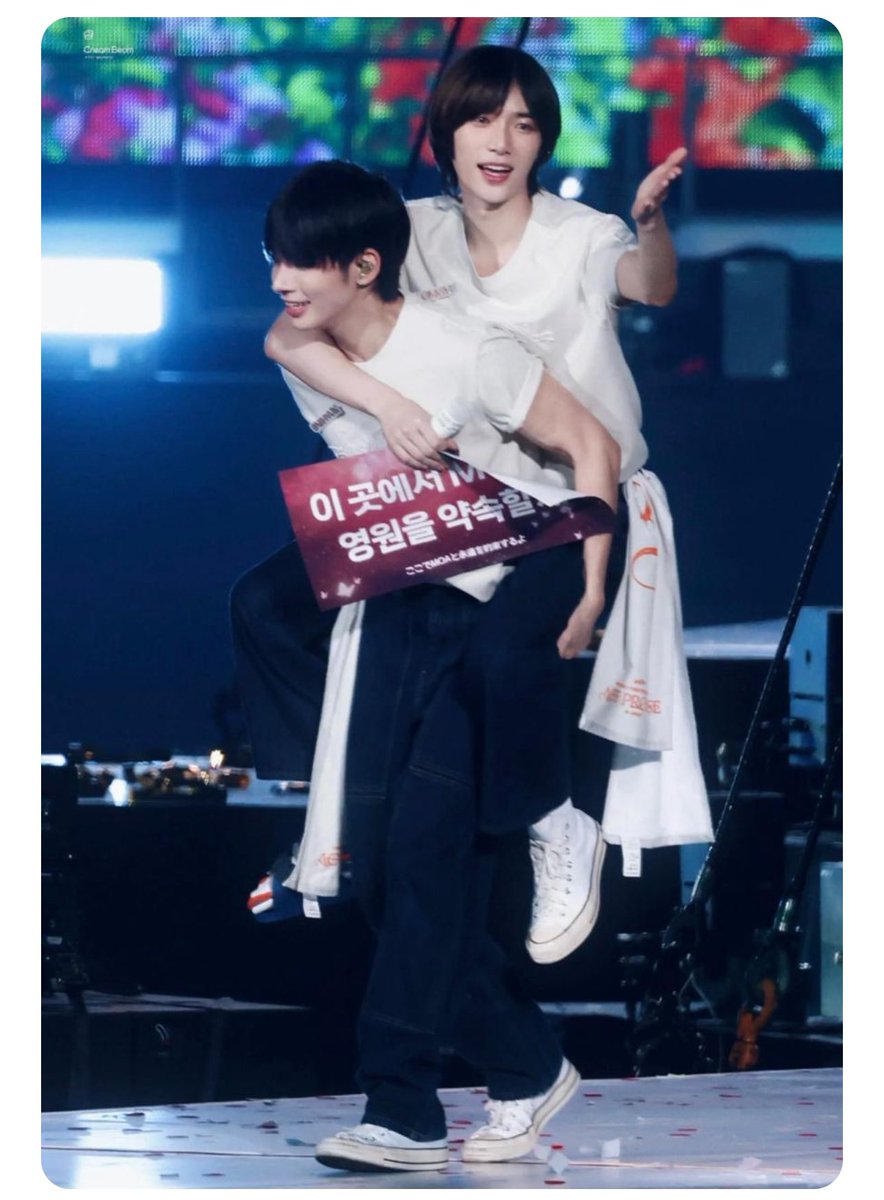 translatingTXT's tweet photo. 💛 beomie~ i’m leaving these pictures here~ if you want to save them~~ go ahead~ 🥰
     ∧＿∧
 （｡･ω･｡)つ━☆・*。
  ⊂   ノ    ・゜+.
 しーＪ   °。+ *´¨)
            .· ´¸.·*´¨) ¸.·*¨)
             (¸.·´ (¸.·’*
                                             
🧸 my members are the best 👍👍👍👍